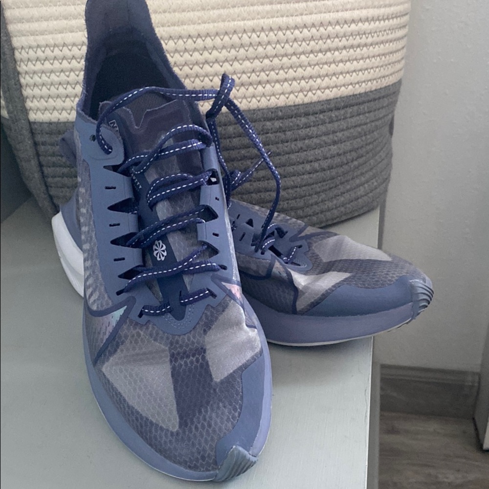 Nike Zoom Gravity tennis shoe